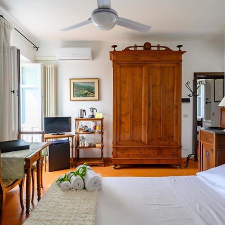 La Vignaredda - Residenza Di Charme Hotel Aggius Bagian luar foto