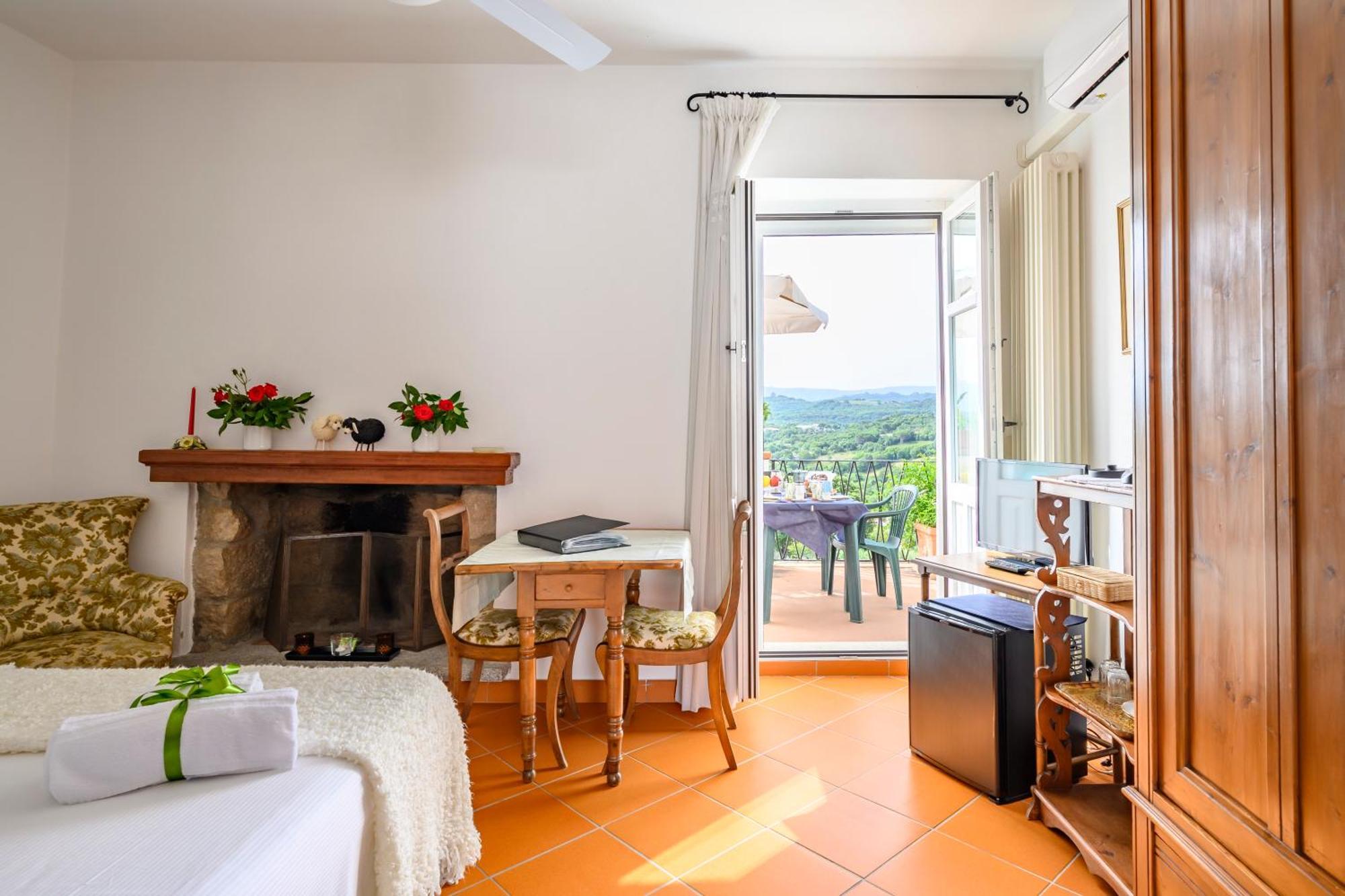 La Vignaredda - Residenza Di Charme Hotel Aggius Bagian luar foto