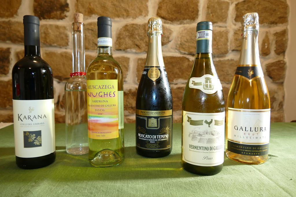 La Vignaredda - Residenza Di Charme Hotel Aggius Bagian luar foto