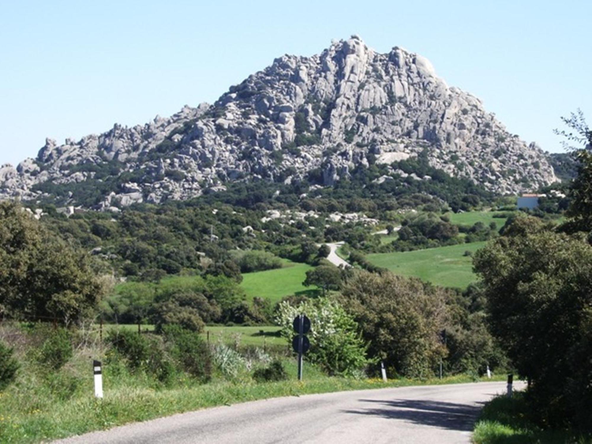 La Vignaredda - Residenza Di Charme Hotel Aggius Bagian luar foto