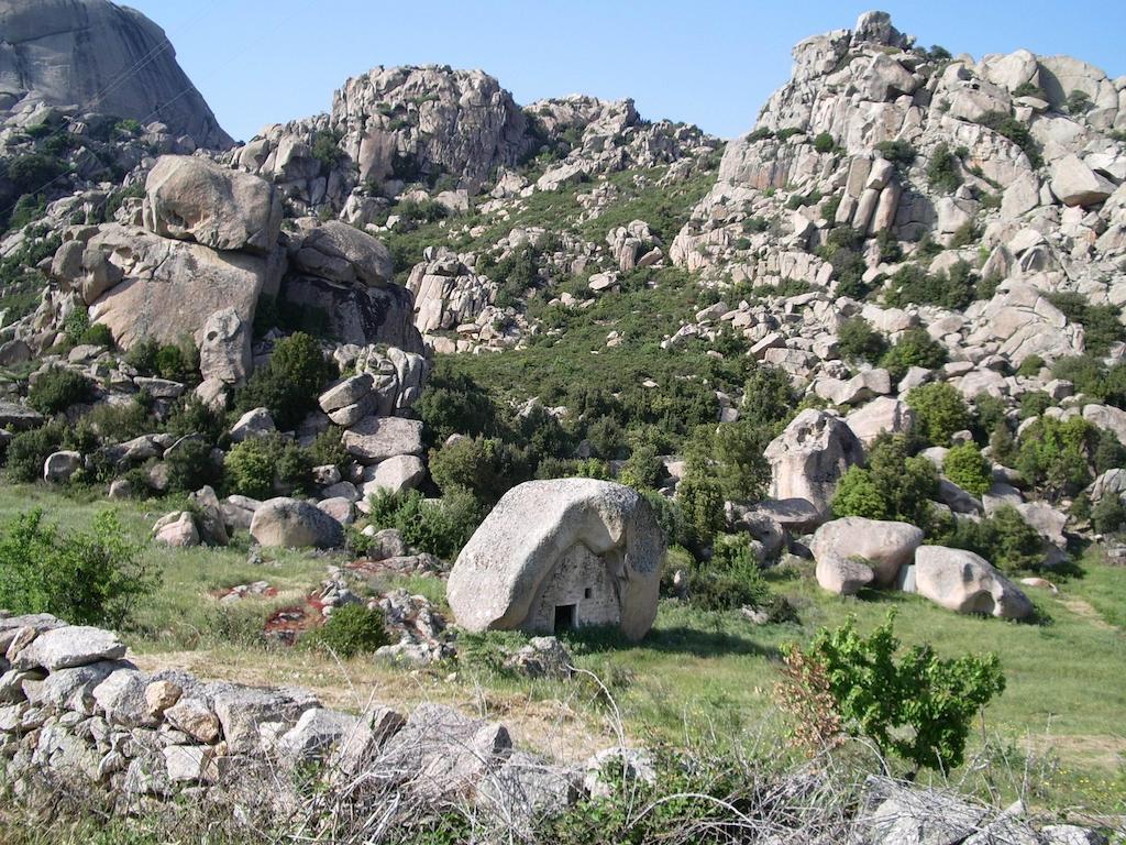 La Vignaredda - Residenza Di Charme Hotel Aggius Bagian luar foto