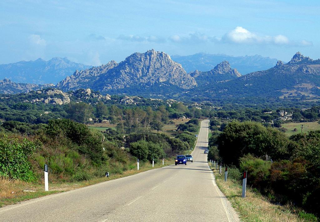 La Vignaredda - Residenza Di Charme Hotel Aggius Bagian luar foto