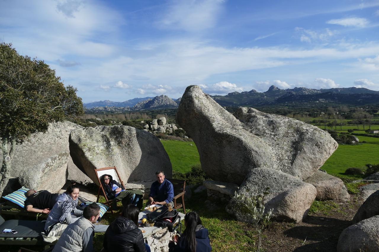 La Vignaredda - Residenza Di Charme Hotel Aggius Bagian luar foto
