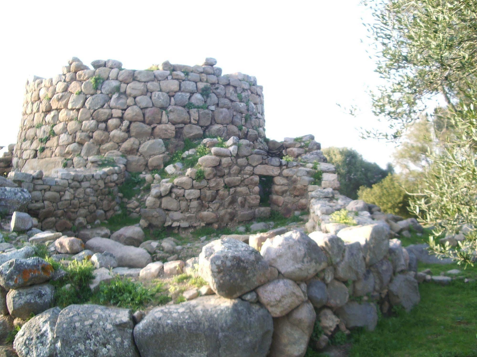 La Vignaredda - Residenza Di Charme Hotel Aggius Bagian luar foto