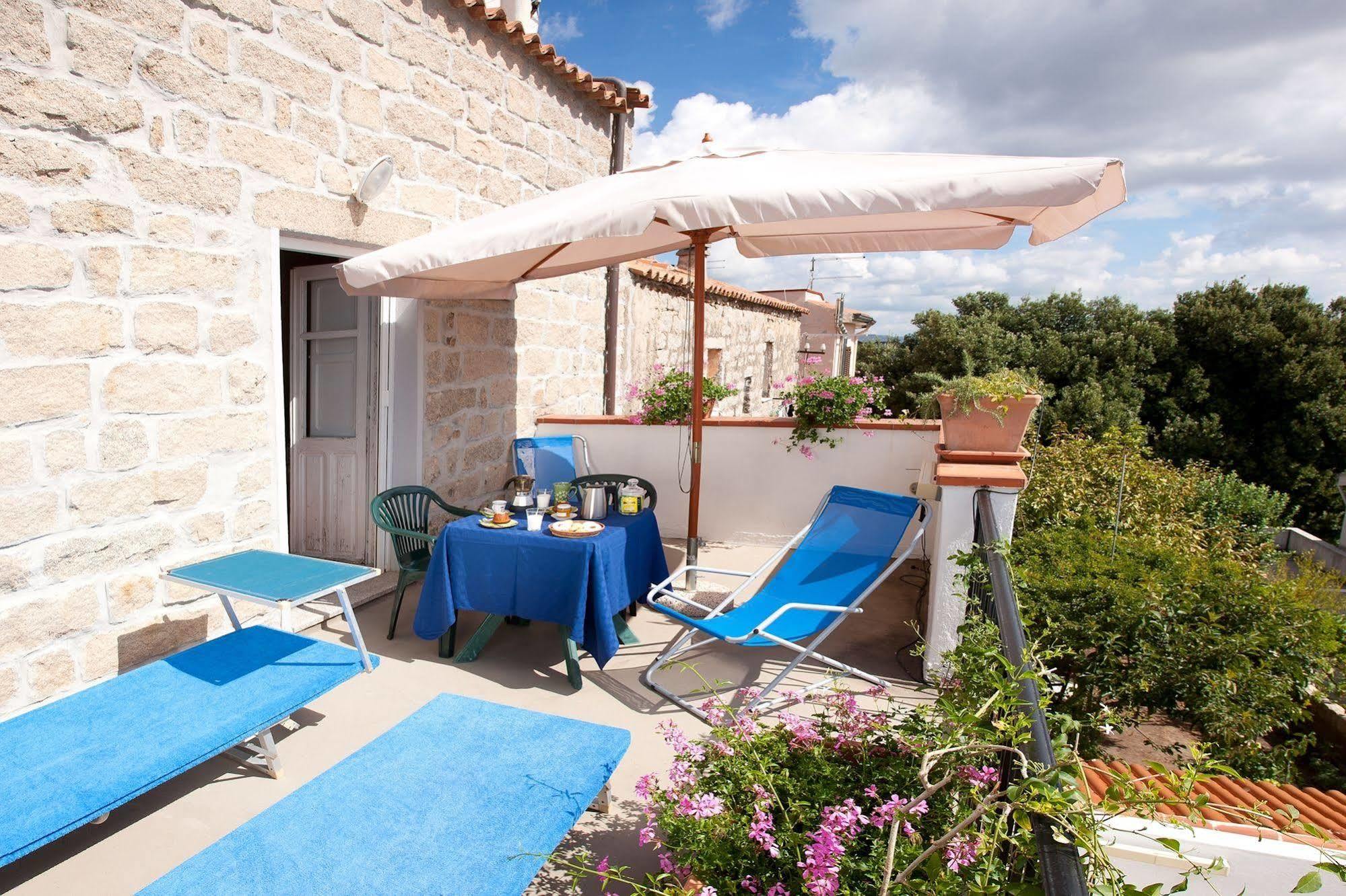 La Vignaredda - Residenza Di Charme Hotel Aggius Bagian luar foto