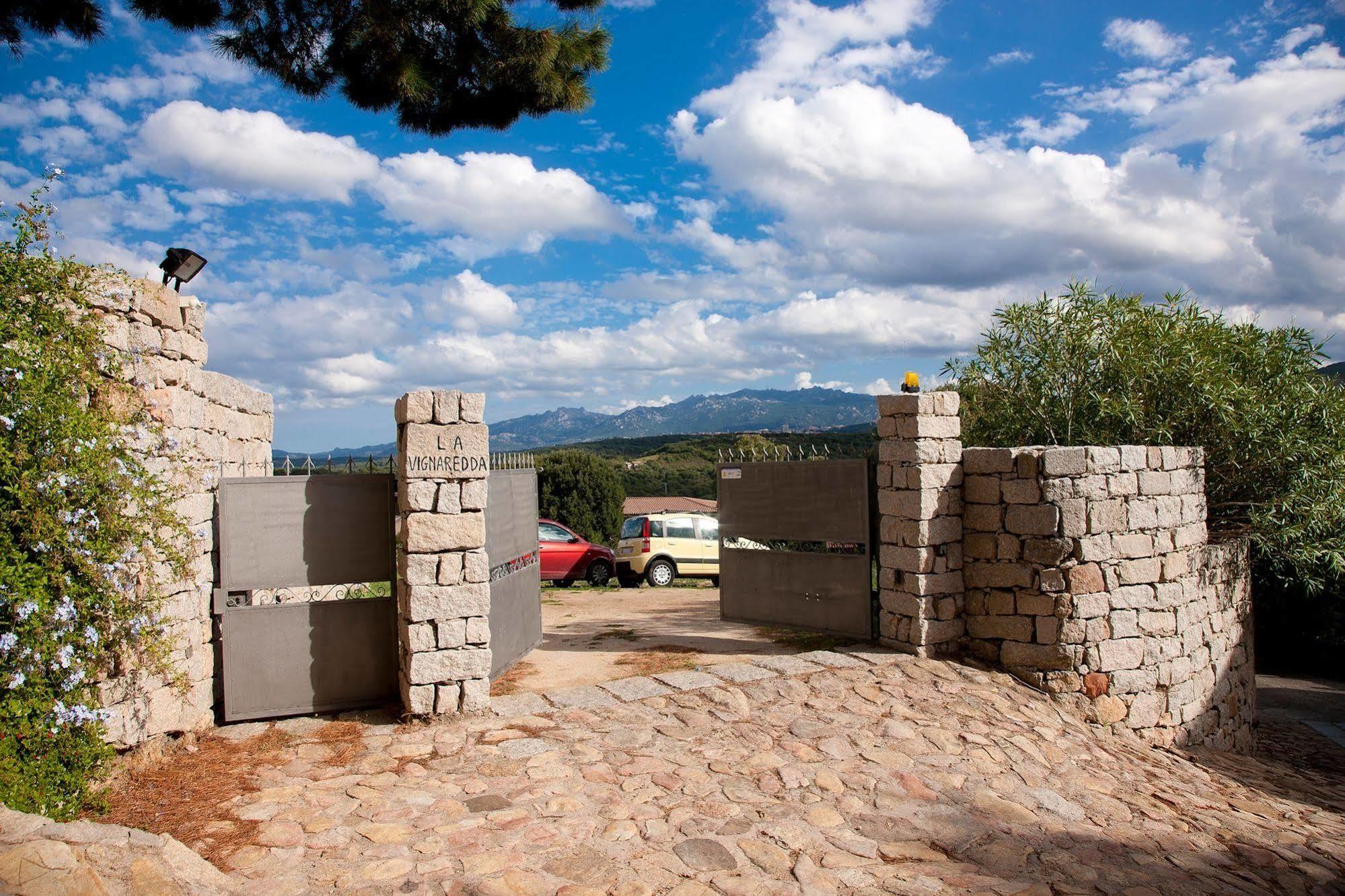 La Vignaredda - Residenza Di Charme Hotel Aggius Bagian luar foto
