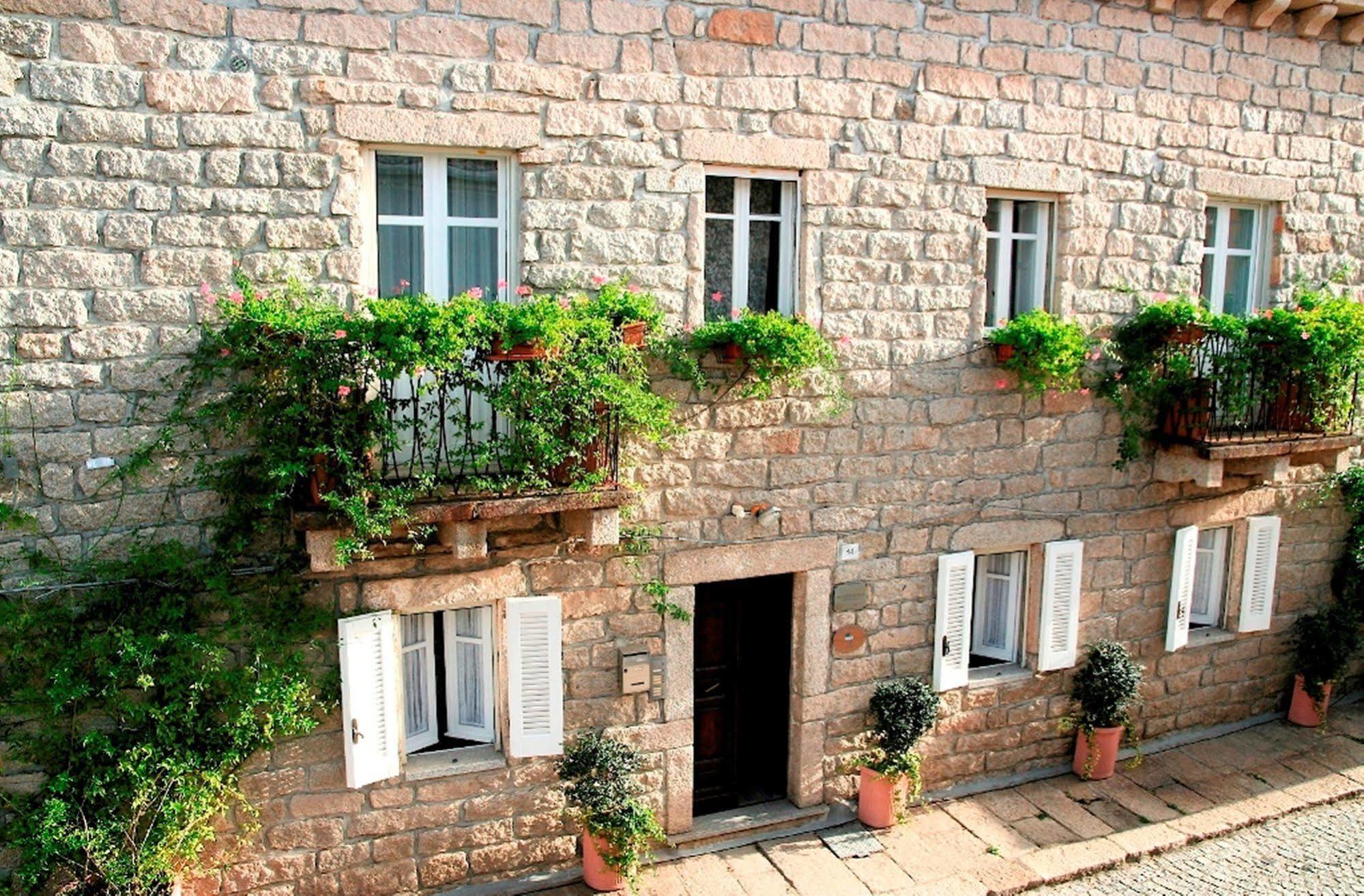 La Vignaredda - Residenza Di Charme Hotel Aggius Bagian luar foto