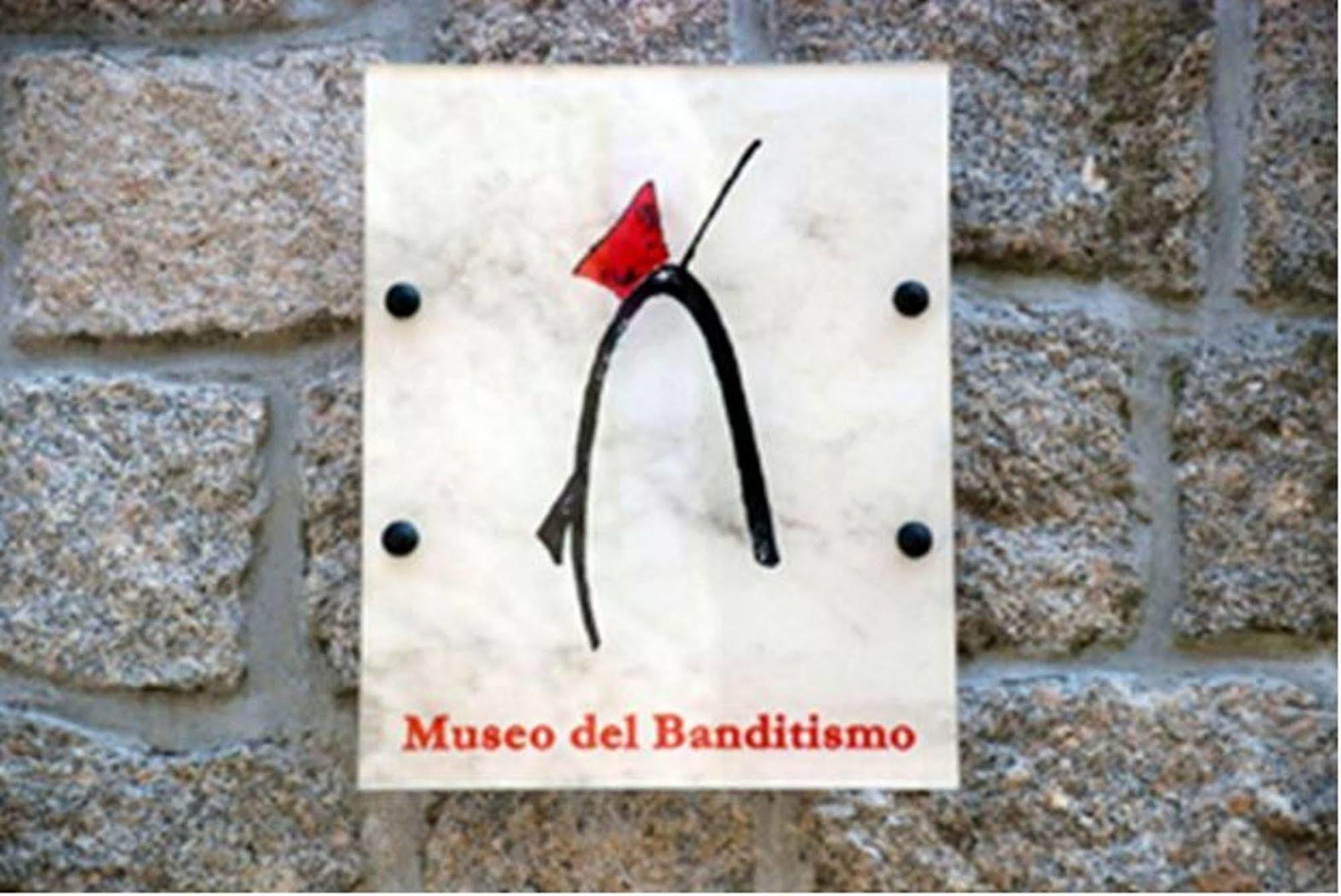 La Vignaredda - Residenza Di Charme Hotel Aggius Bagian luar foto