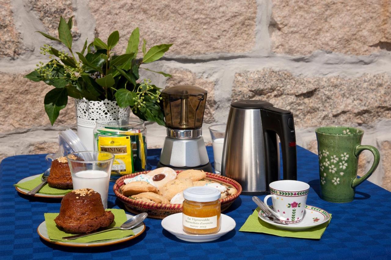 La Vignaredda - Residenza Di Charme Hotel Aggius Bagian luar foto