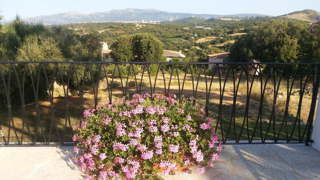La Vignaredda - Residenza Di Charme Hotel Aggius Bagian luar foto