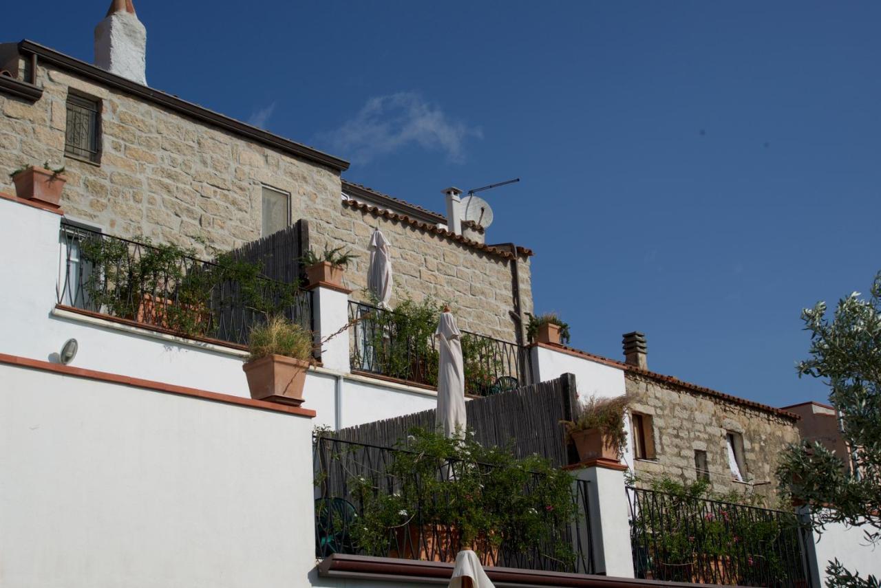 La Vignaredda - Residenza Di Charme Hotel Aggius Bagian luar foto